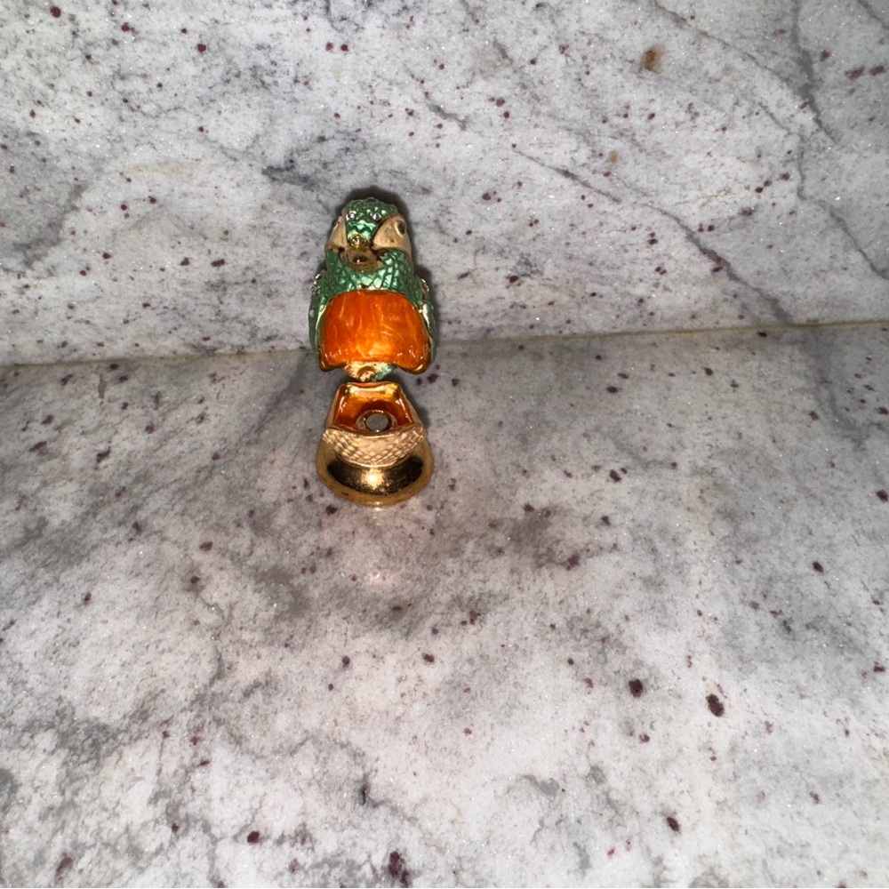 a green exotic bird trinket